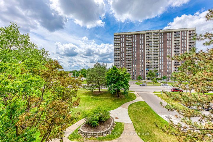 Photo 18 at 402 - 4 Kings Cross Road, Queen Street Corridor, Brampton