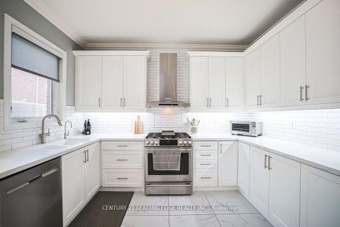 Photo 6 at 204 Ivy Jay Crescent, Bayview Northeast, Aurora