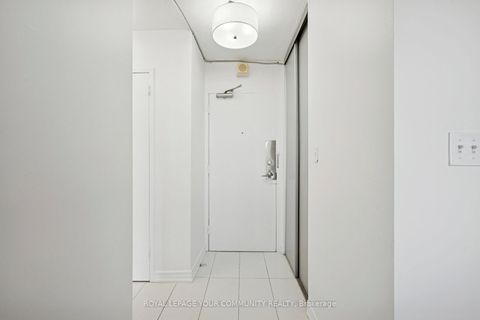 Photo 3 at 1606 - 40 Homewood Avenue, South St. James Town, Toronto