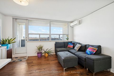 Photo 5 at 1606 - 40 Homewood Avenue, South St. James Town, Toronto