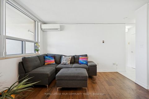 Photo 6 at 1606 - 40 Homewood Avenue, South St. James Town, Toronto