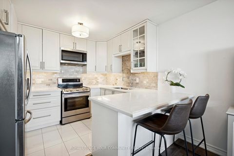 Photo 9 at 1606 - 40 Homewood Avenue, South St. James Town, Toronto