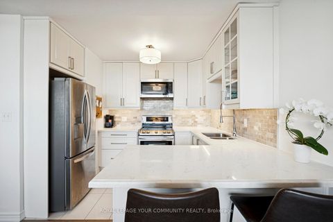 Photo 10 at 1606 - 40 Homewood Avenue, South St. James Town, Toronto