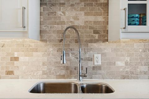 Photo 11 at 1606 - 40 Homewood Avenue, South St. James Town, Toronto