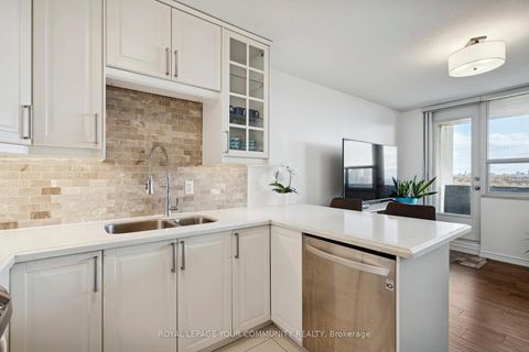 Photo 12 at 1606 - 40 Homewood Avenue, South St. James Town, Toronto