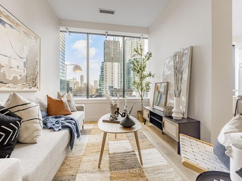 Photo 3 at 402 - 5 St. Joseph Street, Bay Street Corridor, Toronto