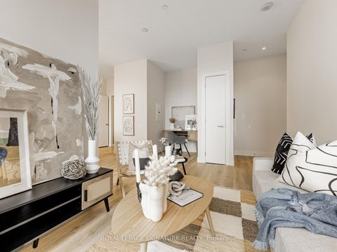 Photo 5 at 402 - 5 St. Joseph Street, Bay Street Corridor, Toronto