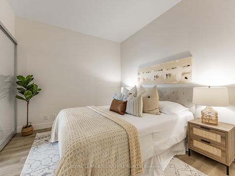 Photo 16 at 402 - 5 St. Joseph Street, Bay Street Corridor, Toronto