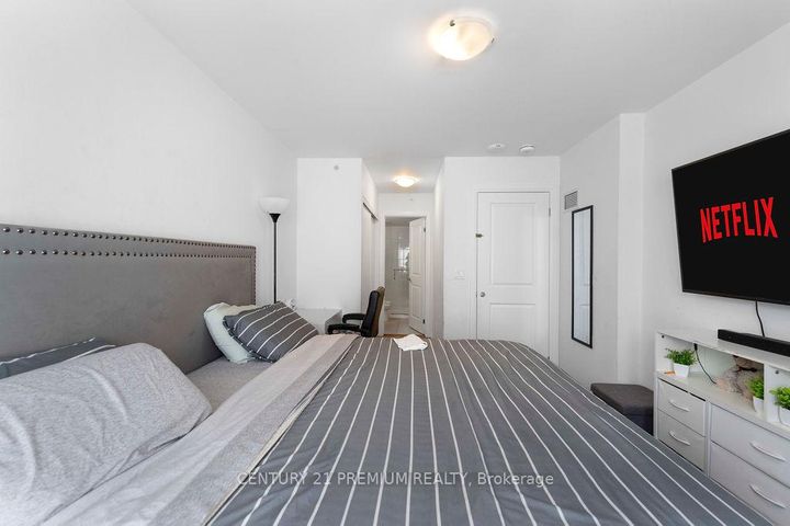 Photo 9 at 715 - 2635 William Jackson Drive, Duffin Heights, Pickering