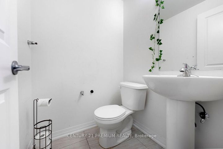 Photo 18 at 715 - 2635 William Jackson Drive, Duffin Heights, Pickering