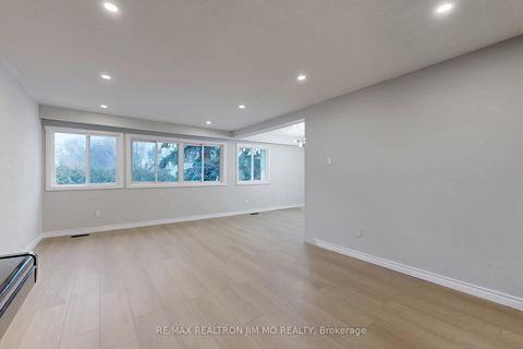 Photo 4 at 31 Angus Drive, Don Valley Village, Toronto