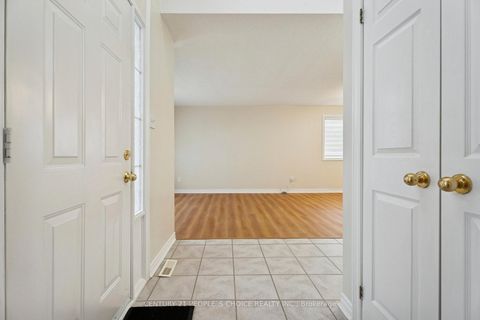 Photo 3 at 136 Marsellus Drive, Holly, Barrie