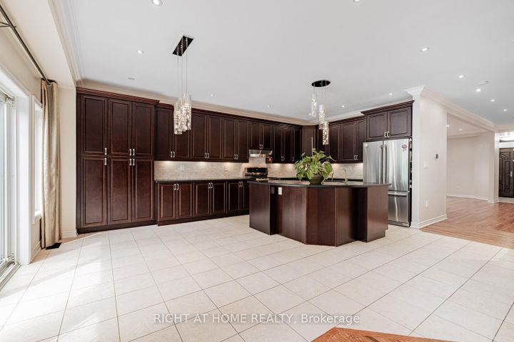 Photo 13 at 67 Timna Crescent, Patterson, Vaughan