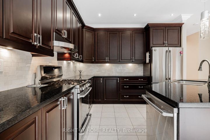 Photo 14 at 67 Timna Crescent, Patterson, Vaughan