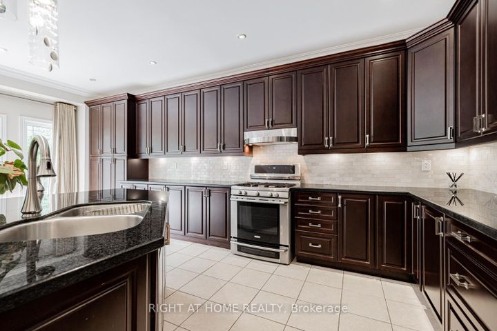 Photo 16 at 67 Timna Crescent, Patterson, Vaughan