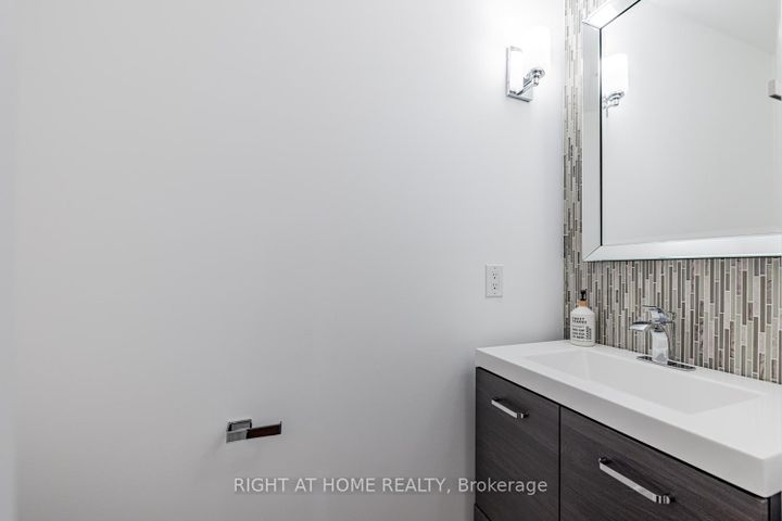 Photo 18 at 67 Timna Crescent, Patterson, Vaughan