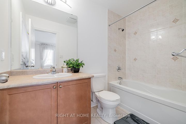 Photo 20 at 67 Timna Crescent, Patterson, Vaughan