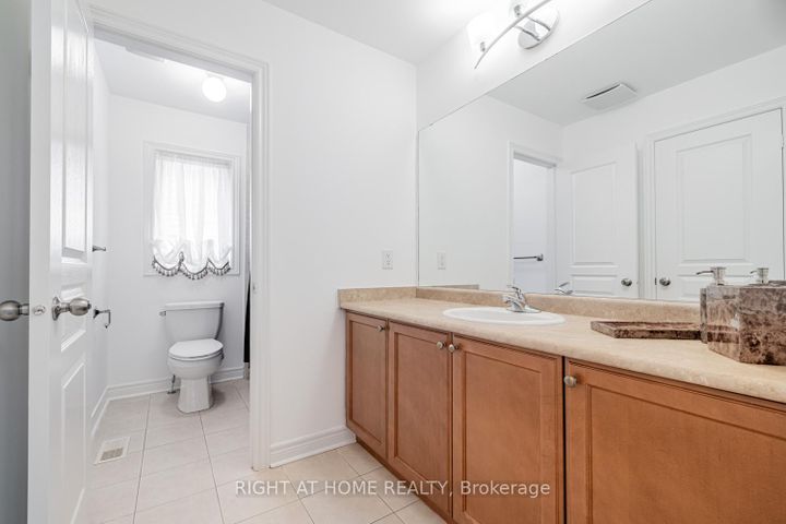 Photo 25 at 67 Timna Crescent, Patterson, Vaughan