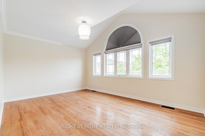 Photo 26 at 67 Timna Crescent, Patterson, Vaughan