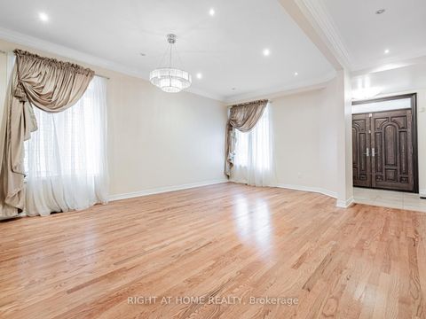 Photo 5 at 67 Timna Crescent, Patterson, Vaughan