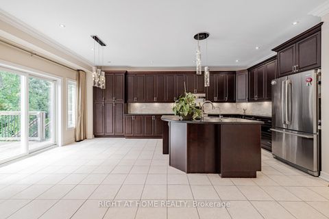 Photo 11 at 67 Timna Crescent, Patterson, Vaughan