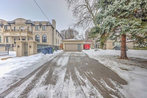 Photo 2 at 62 Northdale Road, Windfields, Toronto