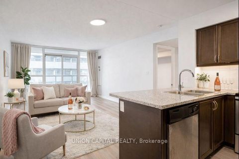 Photo 3 at 1007 - 19 Grand Trunk Crescent, Waterfront Communities C1, Toronto