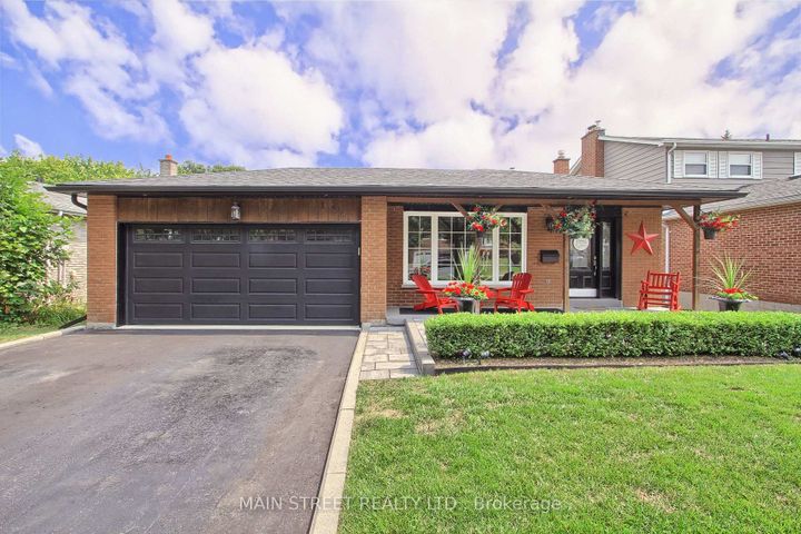 Photo 1 at 124 Lee Avenue, Bradford, Bradford West Gwillimbury