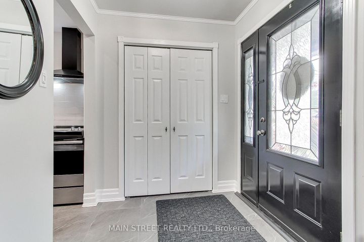 Photo 4 at 124 Lee Avenue, Bradford, Bradford West Gwillimbury