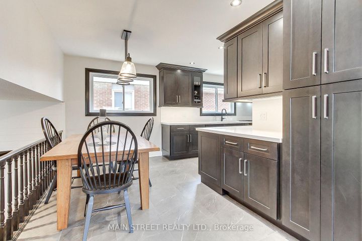 Photo 8 at 124 Lee Avenue, Bradford, Bradford West Gwillimbury