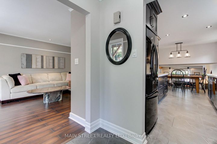 Photo 11 at 124 Lee Avenue, Bradford, Bradford West Gwillimbury