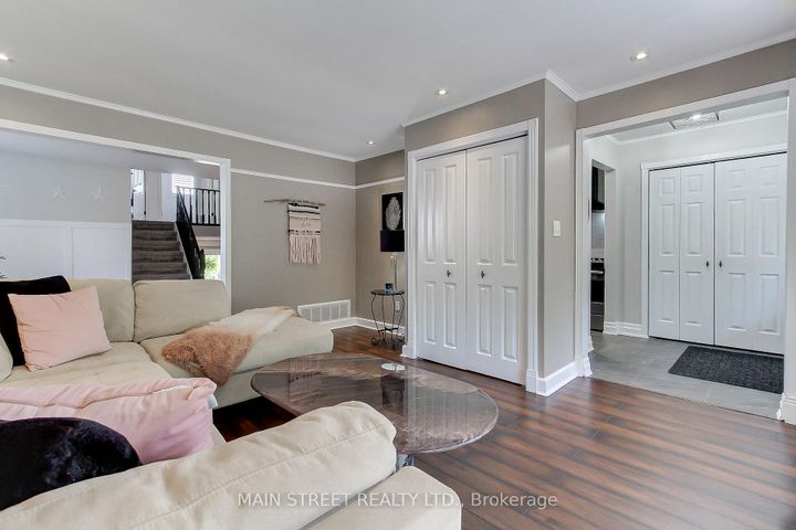 Photo 12 at 124 Lee Avenue, Bradford, Bradford West Gwillimbury