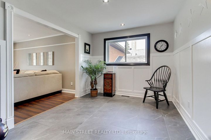 Photo 14 at 124 Lee Avenue, Bradford, Bradford West Gwillimbury