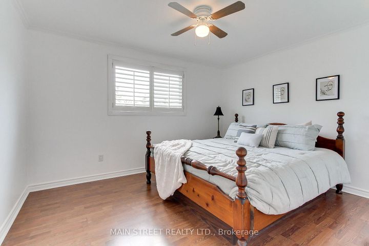 Photo 15 at 124 Lee Avenue, Bradford, Bradford West Gwillimbury