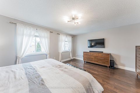 Photo 33 at 80 Giancola Crescent, Maple, Vaughan