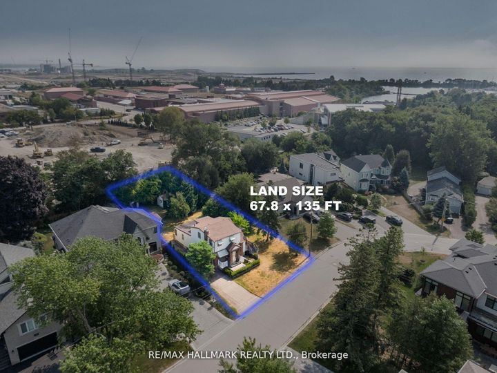 Photo 7 at 724-728 Montbeck Crescent, Lakeview, Mississauga