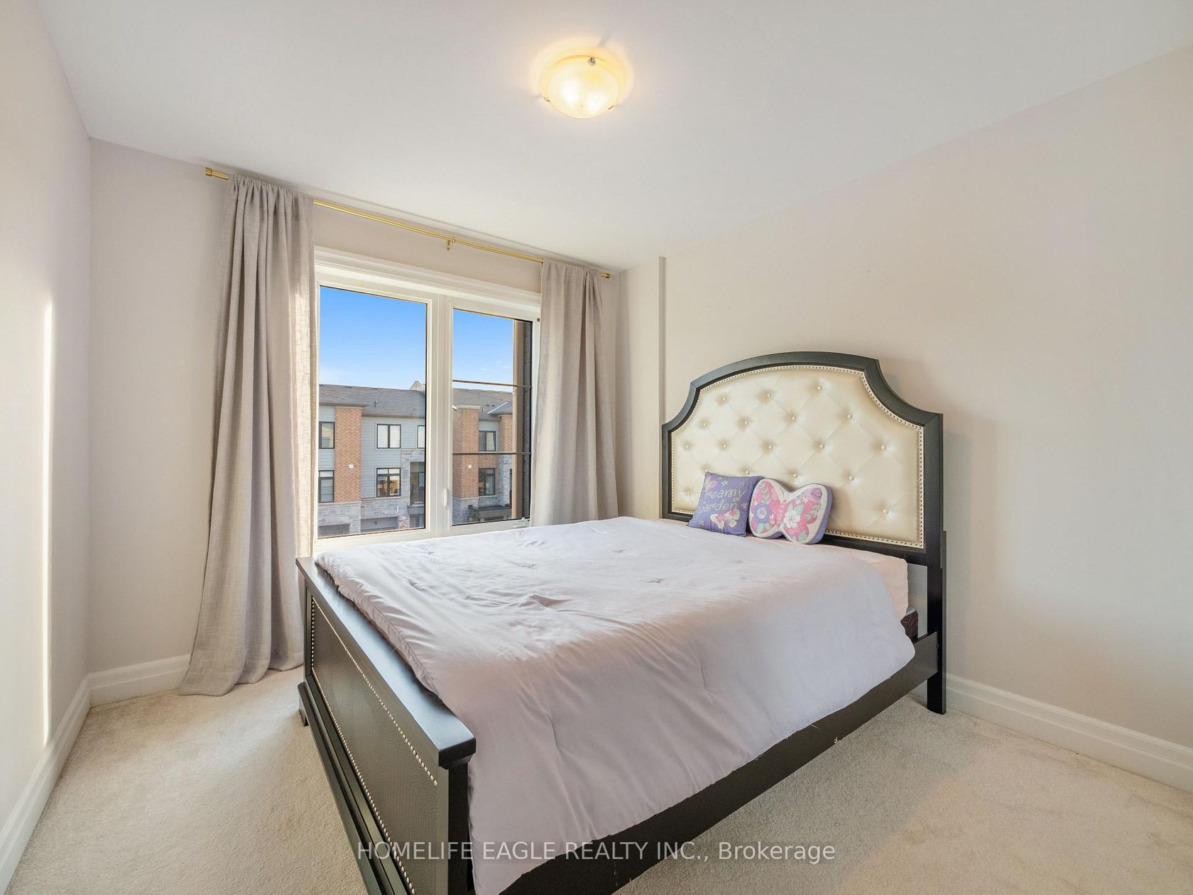 Photo 13 at 20 Vantage Loop, Woodland Hill, Newmarket