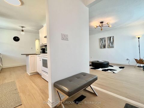 Photo 2 at 728 Sunnypoint Drive, Leslie Valley, Newmarket