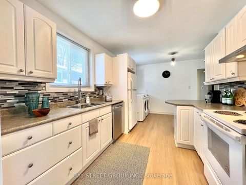 Photo 5 at 728 Sunnypoint Drive, Leslie Valley, Newmarket