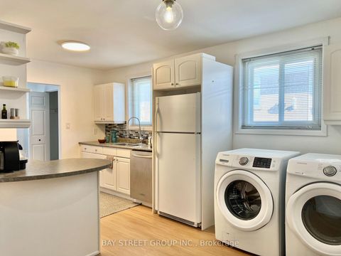 Photo 6 at 728 Sunnypoint Drive, Leslie Valley, Newmarket