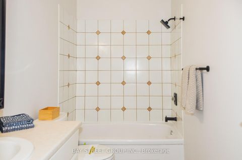 Photo 10 at 728 Sunnypoint Drive, Leslie Valley, Newmarket