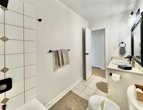 Photo 11 at 728 Sunnypoint Drive, Leslie Valley, Newmarket