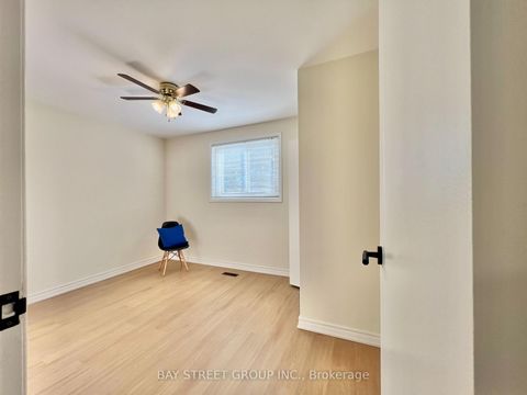 Photo 15 at 728 Sunnypoint Drive, Leslie Valley, Newmarket