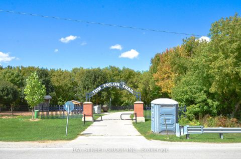 Photo 43 at 728 Sunnypoint Drive, Leslie Valley, Newmarket