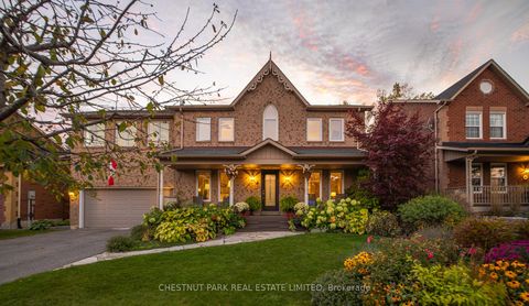 Photo 2 at 4 Galloway Crescent, Uxbridge