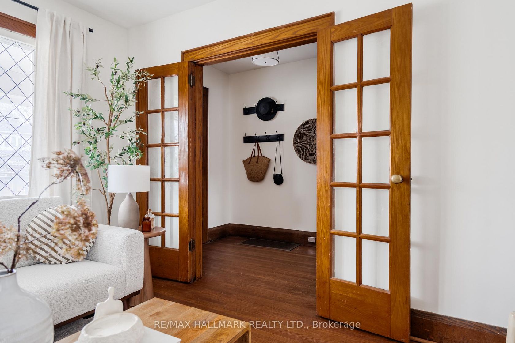 2076 Gerrard Street E, Danforth, Toronto 