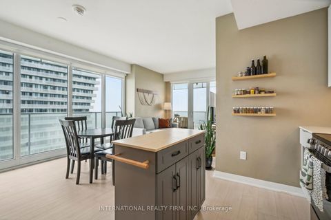 Photo 3 at 4004 - 3900 Confederation Parkway, City Centre, Mississauga