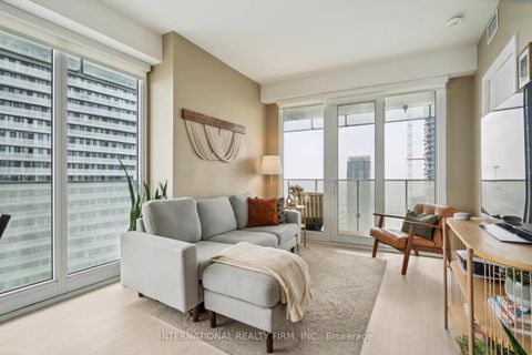 Photo 8 at 4004 - 3900 Confederation Parkway, City Centre, Mississauga