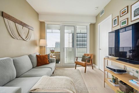 Photo 9 at 4004 - 3900 Confederation Parkway, City Centre, Mississauga