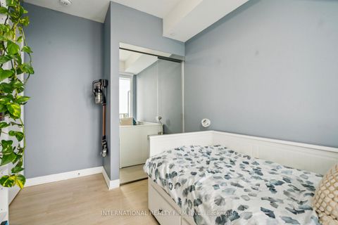 Photo 15 at 4004 - 3900 Confederation Parkway, City Centre, Mississauga